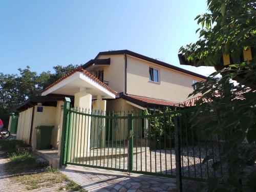  Apartments in Karigador/Istrien 35277, Unterkunft in Karigador