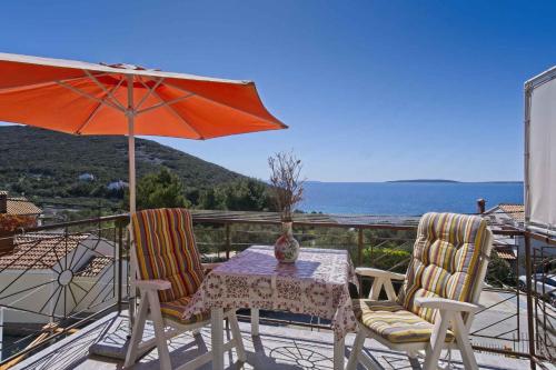  Apartment near Martinscica Catamaran Terminal in Mihojašćica in Miholašćica