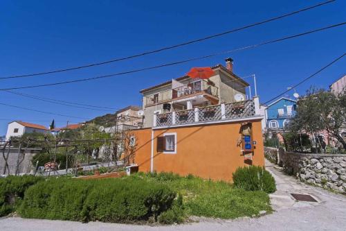  Apartment near Martinscica Catamaran Terminal in Mihojašćica, Pension in Miholašćica