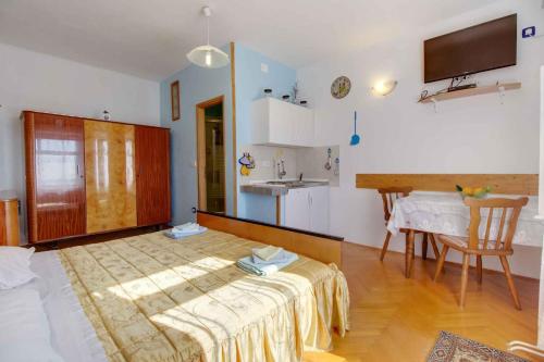 Seadmed, Studio Tasha - Insel Cres 13647 in Miholašćica