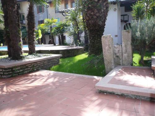 Villa and Apartments Toscolano M./Gardasee 22232