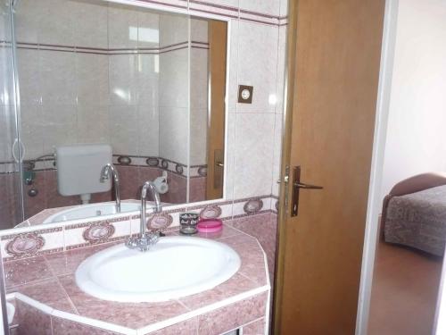Two-Bedroom Apartment in Lopar VIII - image 8