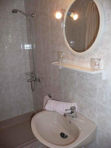 Two-Bedroom Apartment in Banjol III - image 3