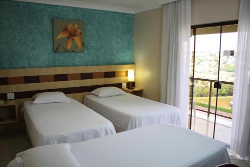3 twin beds