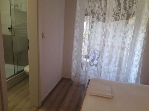 Apartment in Lopar with Two-Bedrooms 2 - image 2