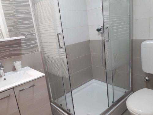 Apartment in Lopar with Two-Bedrooms 2 - image 3