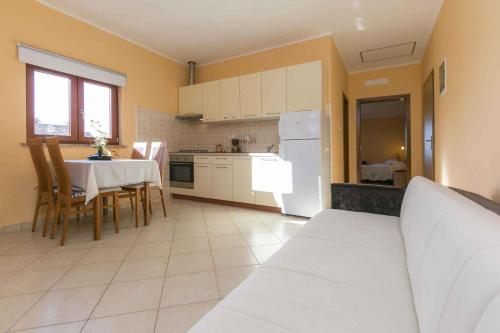  Nedescina One-Bedroom Apartment 1 in Nedeščina