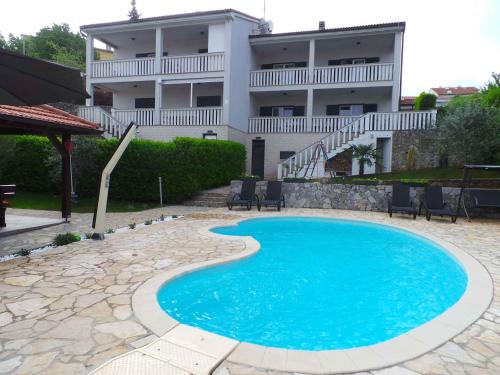 Holiday home in Malinska - Insel Krk 13031 – khách sạn tại Milcetici