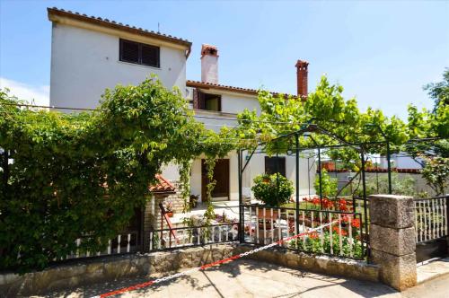  One-Bedroom Apartment in Stinjan I, Pension in Štinjan