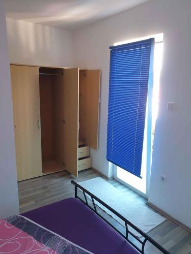 One-Bedroom Apartment in Vir I
