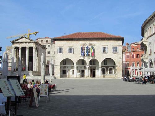One-Bedroom Apartment in Pula IX - main image