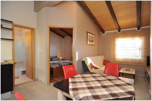 One-Bedroom Apartment in Sukosan I - image 4