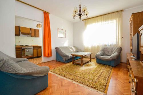 Two-Bedroom Apartment in Pula IX - Location saisonnière - Veruda