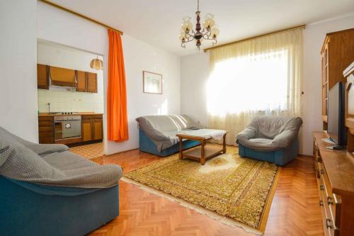 Two-Bedroom Apartment in Pula IX