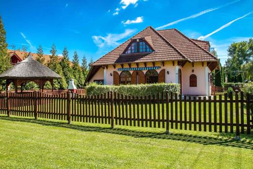 Holiday home Balatonbereny/Balaton 18099