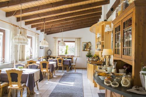 Restaurant, Hotel-Pension-Waldblick Garni in Neuenstein