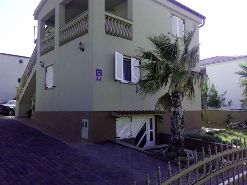  Apartment in Razanac/Zadar Riviera 8148, Unterkunft in Ražanac