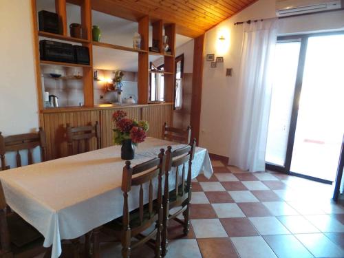  Apartment in Grebastica 7134 in Bašelovići