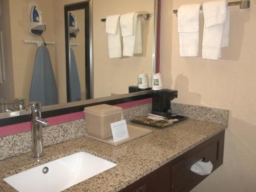 Days Inn by Wyndham Fort Lauderdale Airport Cruise Port in Fort Lauderdale City Center