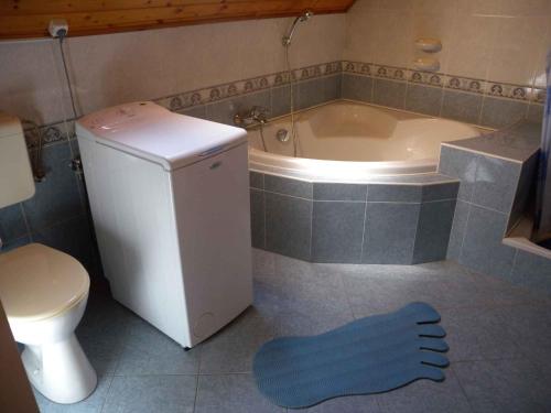 Apartment Balatonmariafurdo 6 - image 3