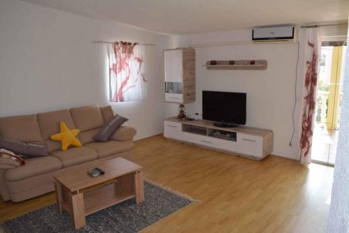  Apartment Cesarica 4 in Cesarica