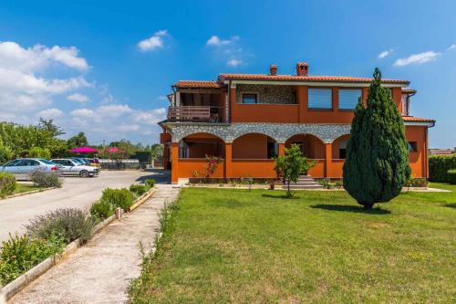  Apartment Pula, Istria 12, Pension in Veli Vrh