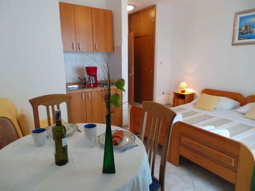  Apartments in Sabunike/Zadar Riviera 7981 in Batalaži