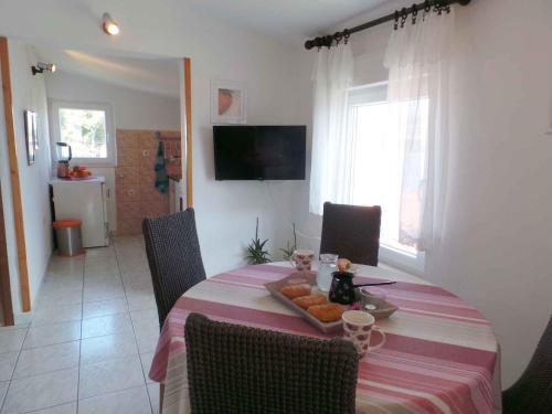  Apartment Trogir 6 in Okrug Gornji