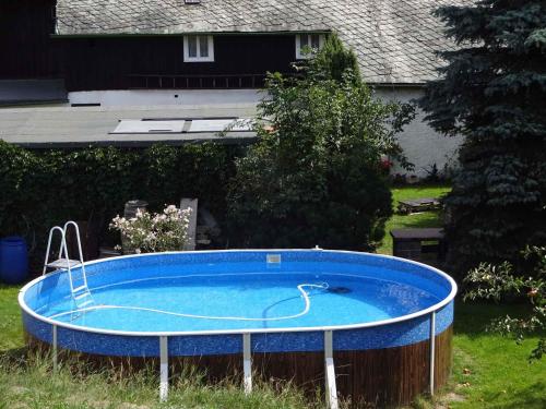 Swimming pool, Rekreacni dum s velkou zahradu a venkovnim bazen in Frydlant