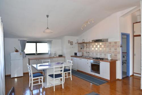 One-Bedroom Apartment - Blue image 6