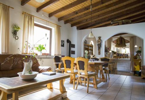 Bar/lounge, Hotel-Pension-Waldblick Garni in Neuenstein
