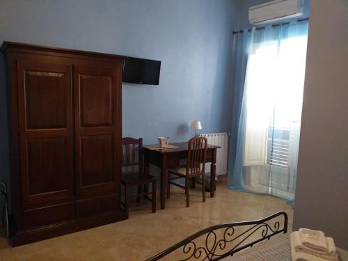 Deluxe Double Room with Side Sea View image 10