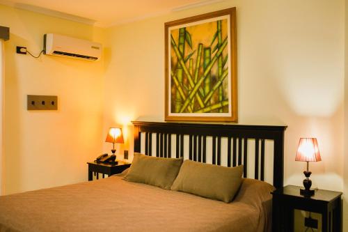 1 double bed, 1 twin bed