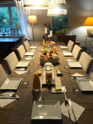 Les Aiguières en Provence (Les Aiguieres en Provence) in Suze La Rousse