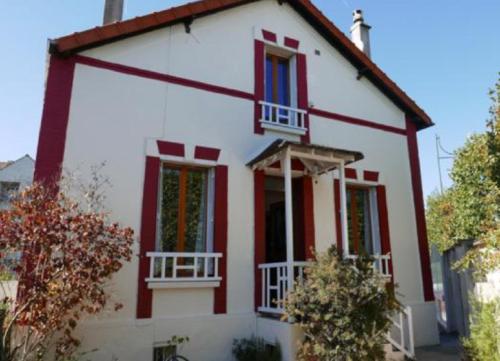 The White & Red House - Location saisonnière - Meaux