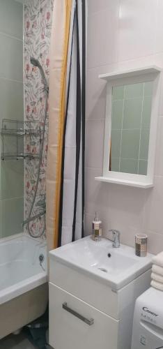 Тихое место на набережнои Лазури