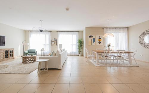 Nasma Luxury Stays- Majestic Marina Views, Lavish 4BR Getaway in JBR, Dubaï (photo 6)