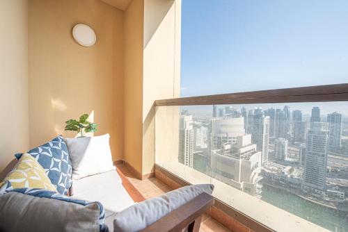 Nasma Luxury Stays- Majestic Marina Views, Lavish 4BR Getaway in JBR, Dubai