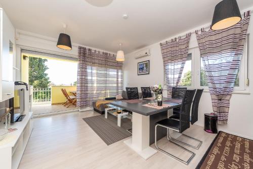 Antonio Apartments