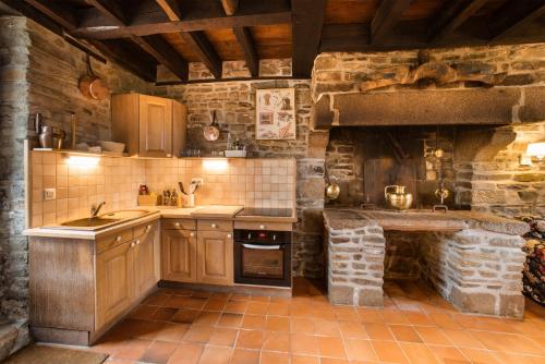 кухня, Holiday Home Chateau de Bouceel Mont Saint Michel in Saint-James