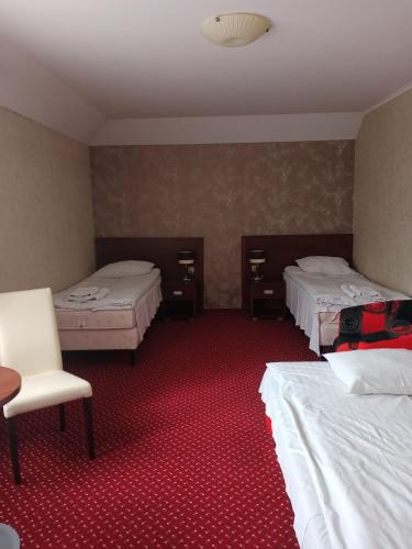 3 twin beds