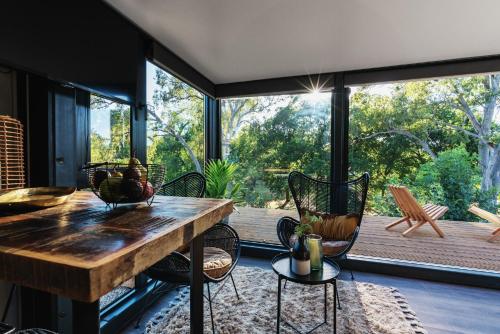 Castlemaine Gardens Luxury Glamtainer