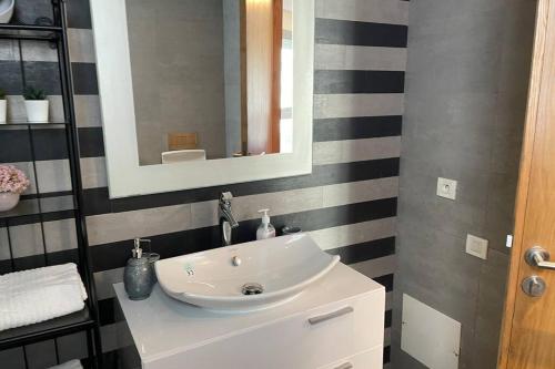 Brand new, Stylish & Well located Apartment in Casa-Marina
