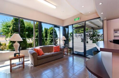 ردهة, Comfort Inn on Raglan in وارنامبول