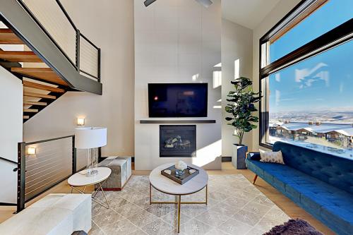 Luxe Fairway Springs Townhome - Golf & Spa townhouse - image 3