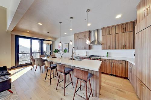 Luxe Fairway Springs Townhome - Golf & Spa townhouse - image 5