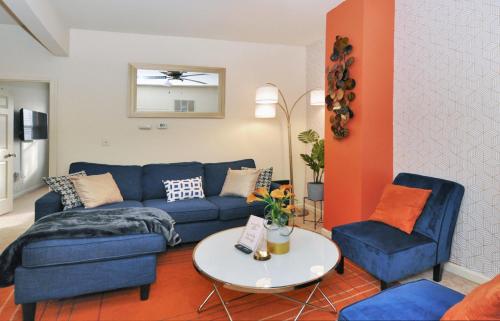 CH2 CH3 Fully Furnished Spacious Oasis Dog-friendly 2BR Capitol Hill