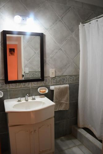Twin Room with Shared Bathroom image 2