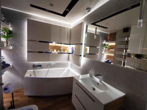 Apartament SZWEDZKA - garaż podziemnym , dostęp 24h code , duży taras 30m