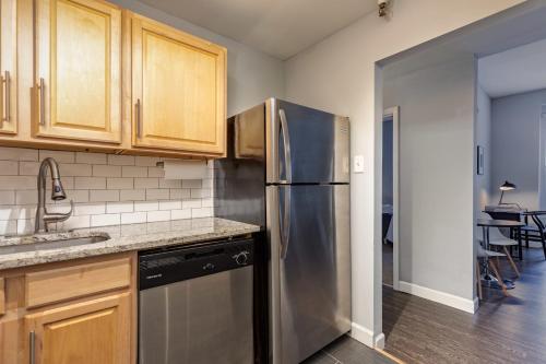 Updated CWE 1BR near BJC by Zencity - image 4